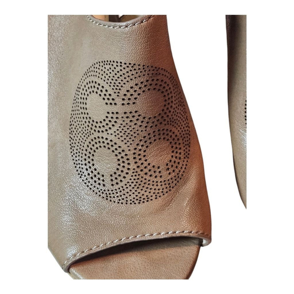 Women's Coach Sandals, Size 10B Taupe - Picture 5 of 15